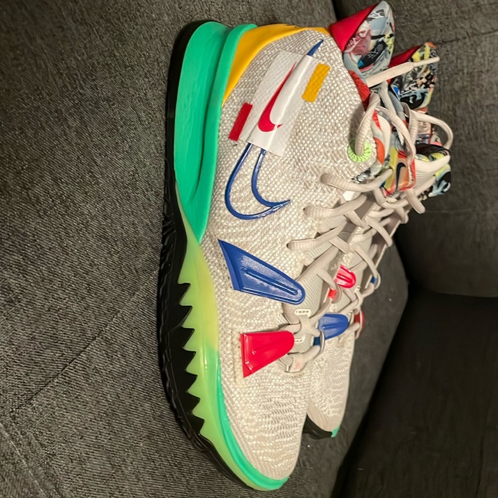 Nike Kyrie 7 Visions 2021
